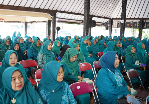 Acara pelantikan 17 Ketua TP PKK Kecamatan bertempat pada Pendopo Dipokusumo, Jumat 17 April 2026