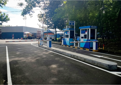 Pemungutan retribusi tempat parkir khusus di GOR Goentoer Darjono secara elektronik di tahun 2026. Ilustrasi Foto: Kecerdasan Buatan Gemini