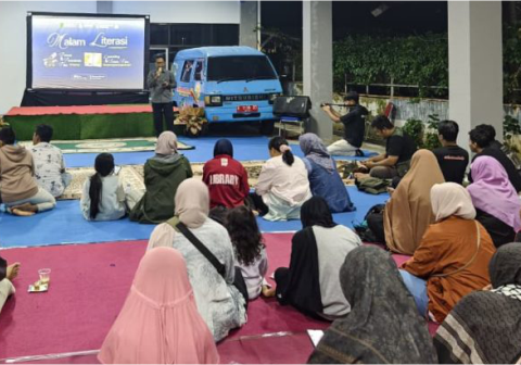 Malam Literasi Dinas Kearsipan dan Perpustakaan (Disarpus) Kabupaten Banjarnegara menyuguhkan acara inspiratif dengan memutar film “Di Hyang, Negeri di Atas Awan” serta membedah buku “Banjarnegara Surga Cerita” guna menyemarakkan Hari Jadi Banjarnegara ke-455, pada Rabu malam, 22 April 2026.