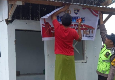 Revitalisasi fungsi pos Satuan Keamanan Lingkungan (Satkamling) merupakan strategi utama untuk menjangkau pengamanan hingga level terkecil. Revitalisasi fungsi pos Satuan Keamanan Lingkungan (Satkamling) merupakan strategi utama untuk menjangkau pengamanan hingga level terkecil.