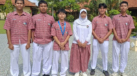 Tim Inovasi sampo berbahan dasar batang serta daun pisang SMA Negeri 2 Cilacap beranggotakan Karindra Paksi Kinara Putra Ottaviano, Danela Subandi, Muhamad Briyan Attalah P, Irham Laksmana Putra, Younan Azka Ramadhan, dan Ferdian Fadhil Agasya. Foto: Humas SMA Negeri 2 Cilacap