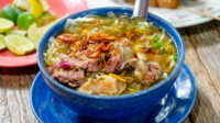 Berbeda dengan soto biasa, hidangan ini menggunakan daging kerbau yang terkenal rendah kolesterol.
