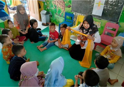 Suasana bermain di salah Taman Kanak-kanak Kecamatan Kalimanah.