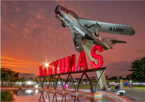 Suasana senja yang hangat di Alun-alun Banyumas. Sumber Foto: @ainulghurri99