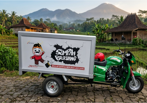 Melalui program inovatif bertajuk “Sumpah Beruang” (Sulap Sampah Berubah Jadi Uang), mereka cukup memilah sampah dari rumah, melaporkannya melalui aplikasi digital. Untuk menanti berubah menjadi insentif ekonomi yang nyata.