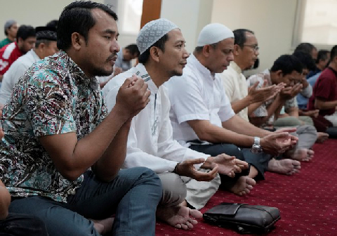 Berdoa di Hari Jumat
