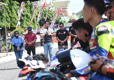 Bupati Purbalingga, Fahmi Muhammad Hanif, membuka secara resmi Casytha Manahadap Roadrace Seri 2026 Putaran 1 di Sirkuit Non Permanen Alun-Alun Purbalingga, Minggu 31 Mei 2026 Bupati Purbalingga, Fahmi Muhammad Hanif, membuka secara resmi Casytha Manahadap Roadrace Seri 2026 Putaran 1 di Sirkuit Non Permanen Alun-Alun Purbalingga, Minggu 31 Mei 2026