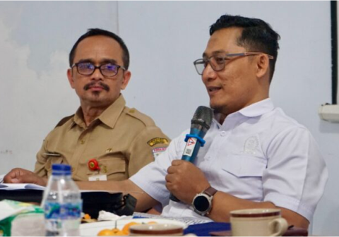 Ketua Komisi I DPRD Purbalingga, Padang Kusumo, memimpin rapat kerja serta kunjungan lapangan di Kecamatan Karanganyar pada Selasa 28 April 2026