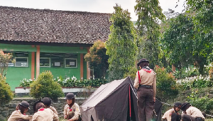 Pramuka Penggalang SMP Negeri 1 Karangreja mengikuti Gladian Pimpinan Regu (Gladian Pinru)