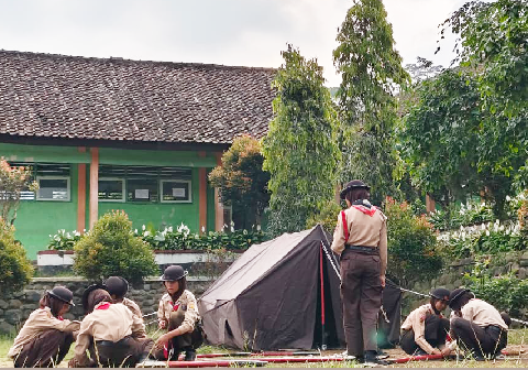 Pramuka Penggalang SMP Negeri 1 Karangreja mengikuti Gladian Pimpinan Regu (Gladian Pinru)