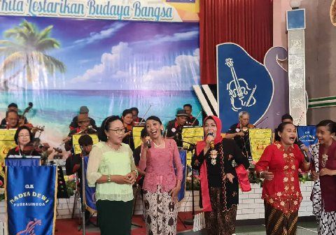Grup keroncong Nadya Dewi Putri tetap menunjukkan komitmen tinggi untuk menjaga eksistensi musik keroncong