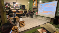 Diskusi Komunitas Historia Perwira yang diskusi bertajuk ‘Purbalingga, Tempat Lahir Para Perwira’ berlangsung hangat melibatkan puluhan peserta dari berbagai kalangan, mulai dari pelajar hingga masyarakat umum, di Kedai Pojok, Taman Kota Usman Janatin, Jumat 01 Mei 2026