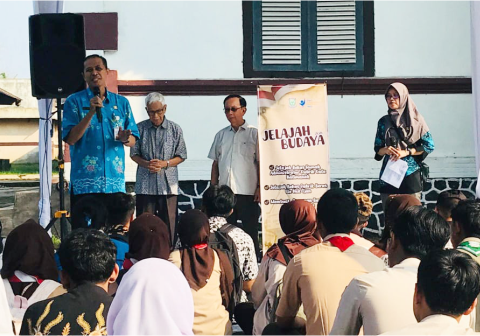 Kepala Bidang Pembinaan Budaya Dindikbud Purbalingga, Wasis Andri Wibowo saat memberikan materi pengenalan kegiatan "Jelajah Budaya" kawasan eks Pabrik Gula Kalimanah yang kini menjadi lingkungan SMP Santo Agustinus Kamis 7 Mei 2026.