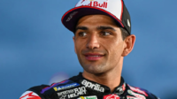 Jorge Martin berhasil mengukir sejarah baru sebagai pembalap dengan catatan kelajuan tertinggi sepanjang masa. Penunggang motor pabrikan Aprilia tersebut menembus angka 368,6 km/jam saat melintasi trek lurus paling ikonik dalam kalender balap dunia. Jorge Martin berhasil mengukir sejarah baru sebagai pembalap dengan catatan kelajuan tertinggi sepanjang masa. Penunggang motor pabrikan Aprilia tersebut menembus angka 368,6 km/jam saat melintasi trek lurus paling ikonik dalam kalender balap dunia.