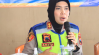 Kapolres Purbalingga AKBP Anita Indah Setyaningrum saat acara Jumat Curhat warga Desa Karangpetir, Kecamatan Kalimanah pada Jumat 22 Mei 2026 Kapolres Purbalingga AKBP Anita Indah Setyaningrum saat acara Jumat Curhat warga Desa Karangpetir, Kecamatan Kalimanah pada Jumat 22 Mei 2026