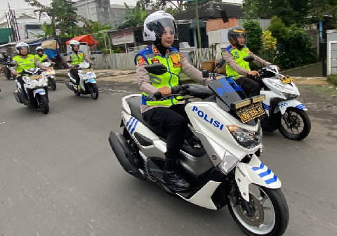 Kapolres Purbalingga AKBP Anita Indah Setyaningrum melarang anak-anak mengendarai sepeda listrik menuju jalan raya Kapolres Purbalingga AKBP Anita Indah Setyaningrum melarang anak-anak mengendarai sepeda listrik menuju jalan raya