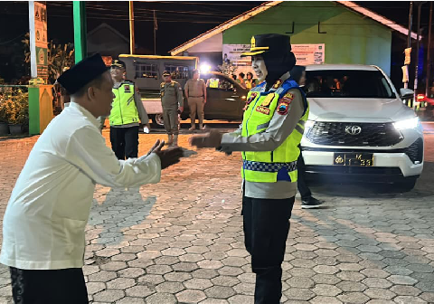 Kapolres Purbalingga AKBP Anita Indah Setyaningrum memimpin langsung patroli gabungan skala besar guna menciptakan situasi keamanan dan ketertiban masyarakat menjelang malam takbir Iduladha 1447 Hijriah.