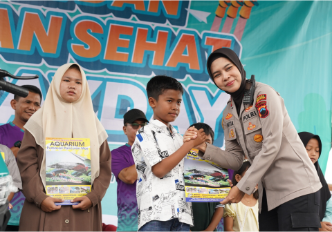 Kapolres Purbalingga AKBP Anita Indah Setyaningrum membersamai buruh beserta keluarga dalam acara memeriahkan peringatan Hari Buruh Internasional (May Day) 2026 di Purbasari Pancuran Mas Purbalingga