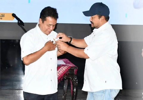 Ketua KONI Pemalang terpilih, Prasetyo Widyatmoko, bersama Bupati Pemalang, Anom Widiyantoro