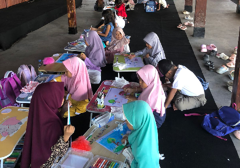 Peserta antusias mengikuti lomba mewarnai lomba mewarnai bagi anak RA/TK/BA di Warung Juguran, Desa Purbayasa, Padamara, Purbalingga, Minggu 25 Mei 2026.