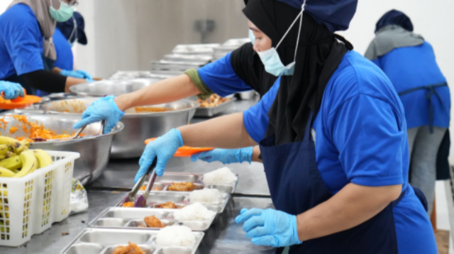 Pemerintah berencana mengubah jadwal pengiriman program Makan Bergizi Gratis (MBG) guna menjaga defisit fiskal tetap bawah batas tiga persen.