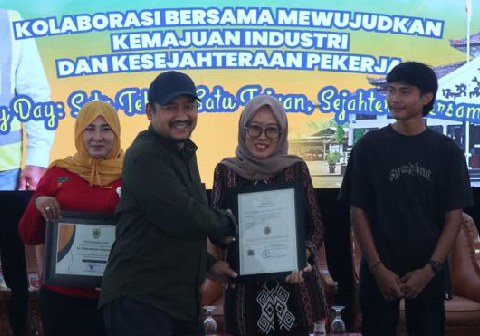 Kelompok UMKM Apem Wanarata, Kecamatan Bantarbolang, Kabupaten Pemalang, resmi mengantongi Sertifikat Merek dari Kementerian Hukum Republik Indonesia.