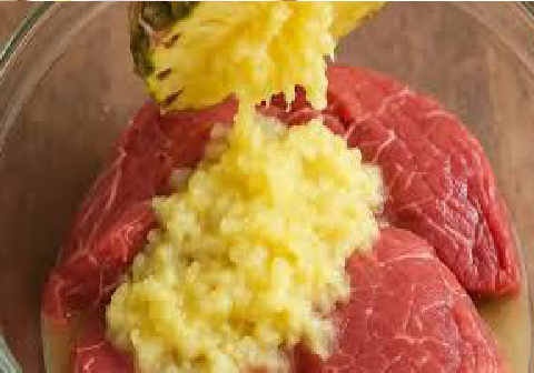 Enzim bromelain dalam nanas muda mampu memecah serat protein daging dengan cepat.