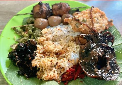 Nasi Jamblang Beralaskan Daun Jati