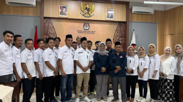 Pengurus Partai Solidaritas Indonesia (PSI) Kabupaten Banyumas melakukan kunjungan ke KPU Banyumas