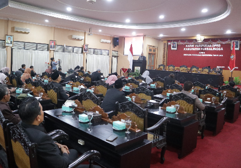 Pemkab Purbalingga mengusulkan kepada DPRD Kabupaten Purbalingga penambahan Rancangan Peraturan Daerah (Raperda) tentang Desa sebagai regulasi prioritas daerah dalam Program Pembentukan Peraturan Daerah (Propemperda) Tahun 2026 melalui rapat paripurna DPRD, Kamis 21 Mei 2026.