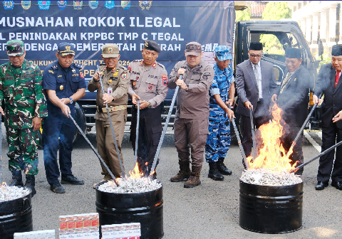 Pemusnahan Rokok Ilegal Pemusnahan Rokok Ilegal