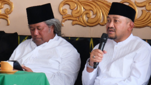 Bupati Pemalang, Anom Widiyantoro, turut menghadiri seluruh rangkaian kegiatan pengajian umum yang menghadirkan penceramah KH Ahmad Muwafiq (Gus Muwafiq), seorang ulama Nahdlatul Ulama asal Lamongan. Bupati Pemalang, Anom Widiyantoro, turut menghadiri seluruh rangkaian kegiatan pengajian umum yang menghadirkan penceramah KH Ahmad Muwafiq (Gus Muwafiq), seorang ulama Nahdlatul Ulama asal Lamongan.