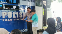 Sebanyak 29 pekerja memanfaatkan fasilitas layanan perpanjangan Surat Izin Mengemudi (SIM) A dan C dari Satuan Penyelenggara Administrasi (Satpas) Polres Purbalingga pada peringatan Hari Buruh Internasional, di Objek Wisata Purbasari Pancuran Mas Purbalingga, 1 Mei 2026