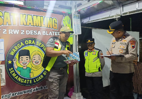 Wakapolres Purbalingga Kompol Agus Amjat Purnomo memimpin langsung kegiatan pengecekan Satuan Keamanan Lingkungan (Satkamling) di wilayah Kecamatan Kalimanah, Kabupaten Purbalingga, Jumat 15 Mei 2026 malam.