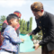 Bupati Purbalingga, Fahmi Muhammad Hanif, memberikan apresiasi tinggi kepada siswa berprestasi pada upacara Hari Pendidikan Nasional 2026 di Alun-alun Purbalingga, Sabtu 2 Mei 2026.