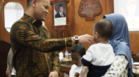Bupati Purbalingga Fahmi Muhammad Hanif berikan bantuan sosial/hibah kepada penyandang thalasemia mayor berupa lauk pauk dan transportasi melalui Perhimpunan Orangtua Penderita Thalasemia Indonesia (POPTI). Minggu 25 Mei 2025