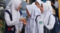 Murid SMP merayakan kelulusan dengan sederhana. Foto Ilustrasi