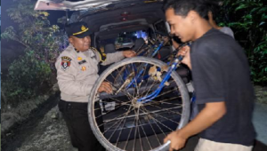 Layanan darurat Call Center 110 Polres Pemalang menerima laporan unik dari seorang remaja, AR (13), warga Desa Pedurungan, Kecamatan Taman.