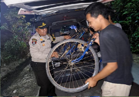 Layanan darurat Call Center 110 Polres Pemalang menerima laporan unik dari seorang remaja, AR (13), warga Desa Pedurungan, Kecamatan Taman.