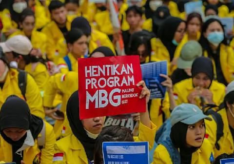 Massa aksi dari para Mahasiswa turun ke jalan secara independen tanpa afiliasi kelompok tertentu Massa aksi dari para Mahasiswa turun ke jalan secara independen tanpa afiliasi kelompok tertentu