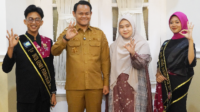 Labib Mubarok dan Nuri Maulida, Duta Genre (Generasi Berencana) Kabupaten Purbalingga bersama Bupati Purbalingga Fahmi M Hanif dan Syahzani Fahmi M Hanif Labib Mubarok dan Nuri Maulida, Duta Genre (Generasi Berencana) Kabupaten Purbalingga bersama Bupati Purbalingga Fahmi M Hanif dan Syahzani Fahmi M Hanif