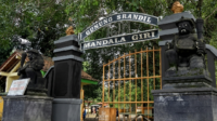 Gunung Srandil di Kabupaten Cilacap menjadi pusat perhatian utama karena menyimpan nilai sejarah dan spiritualitas yang tinggi. Gunung Srandil di Kabupaten Cilacap menjadi pusat perhatian utama karena menyimpan nilai sejarah dan spiritualitas yang tinggi.