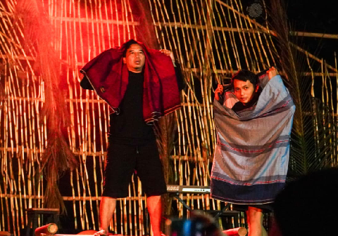 Katasapa menyuguhkan pertunjukan teater bertajuk "Rus Res!" yang menyoroti persoalan kerusakan lingkungan serta problematika sosial melalui pendekatan teaterikal dan simbolis.