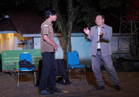 Komunitas Teater Katasapa Purbalingga sukses menggelar pementasan "Yang Penting Terlihat Bekerja" pada ajang Banyumas International Literacy Festival (BILFest) 2026, Hetero Space Banyumas, Senin 15 Juni 2026.