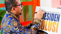 Kepala Badan Komunikasi Pemerintah (Bakom) RI, M. Qodari, saat meluncurkan buku berjudul "Presiden Solusi: Problem Solving Ala Prabowo Subianto" di University Club, Jakarta Selatan.