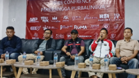 Manajer Persibangga, Uut Triyas Yanuar mengumumkan pergantian posisi tersebut melalui taklimat Bersama wartawan di Sasana Krida Perwira Kompleks Stadion Goentoer Darjono Purbalingga, Rabu 3 Juni 2026. Foto: Yoga Tri Cahyono_tabloidelemen.com.