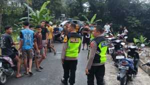 Personel Polsek Bobotsari membubarkan aksi balap liar di jalan Desa Dagan dan menyita tiga sepeda motor yang melanggar aturan lalu lintas.