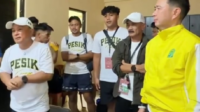 Bupati Kuningan, Dian Rachmat Yanuar hadir langsung memberikan dukungan bersama Sekretaris Daerah Uu Kusmana beserta sejumlah kepala perangkat daerah saat laga pamungkas Grup Q putaran 32 besar Liga 4 Nasional Piala Presiden 2026 Persibangga melawan PESIK Kuningan di Stadion Gelora Goentoer Darjono, Senin 15 Juni 2026 Bupati Kuningan, Dian Rachmat Yanuar hadir langsung memberikan dukungan bersama Sekretaris Daerah Uu Kusmana beserta sejumlah kepala perangkat daerah saat laga pamungkas Grup Q putaran 32 besar Liga 4 Nasional Piala Presiden 2026 Persibangga melawan PESIK Kuningan di Stadion Gelora Goentoer Darjono, Senin 15 Juni 2026