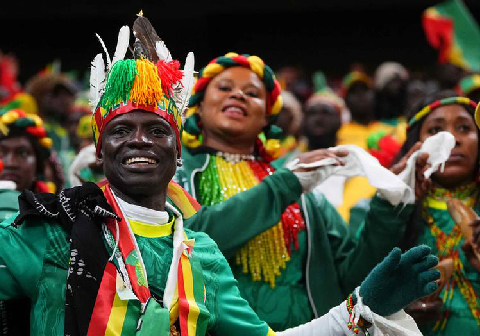 Suporter Senegal saat menyaksikan pertandingan di Rabat, Moroko pada 18 Januari 2026.Suporter Senegal saat menyaksikan pertandingan di Rabat, Moroko pada 18 Januari 2026. Sumber Foto: dw.com Suporter Senegal saat menyaksikan pertandingan di Rabat, Moroko pada 18 Januari 2026.Suporter Senegal saat menyaksikan pertandingan di Rabat, Moroko pada 18 Januari 2026. Sumber Foto: dw.com