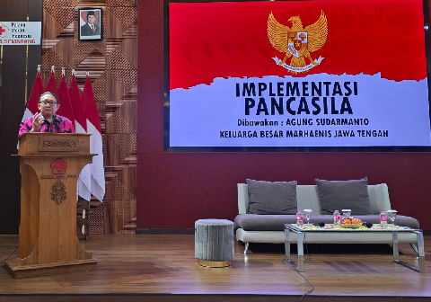 Sekretaris Keluarga Besar Marhaenis (KBM) Provinsi Jawa Tengah, Agung Sudarmanto saat menyampailan materi Implementasi Pancasila dalam peringatan Bulan Bung Karno di Sekretariat SKS, Jalan Kimar, Semarang, Minggu 21 Juni 2026.